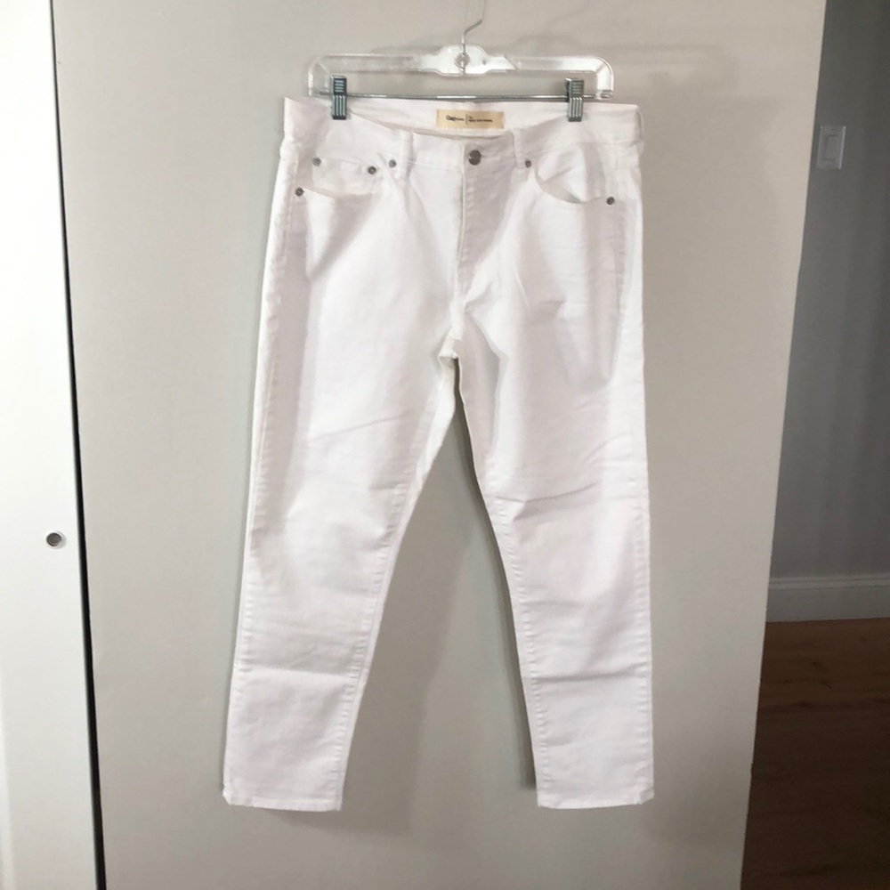 NWOT Gap Girlfriend Style White Jeans